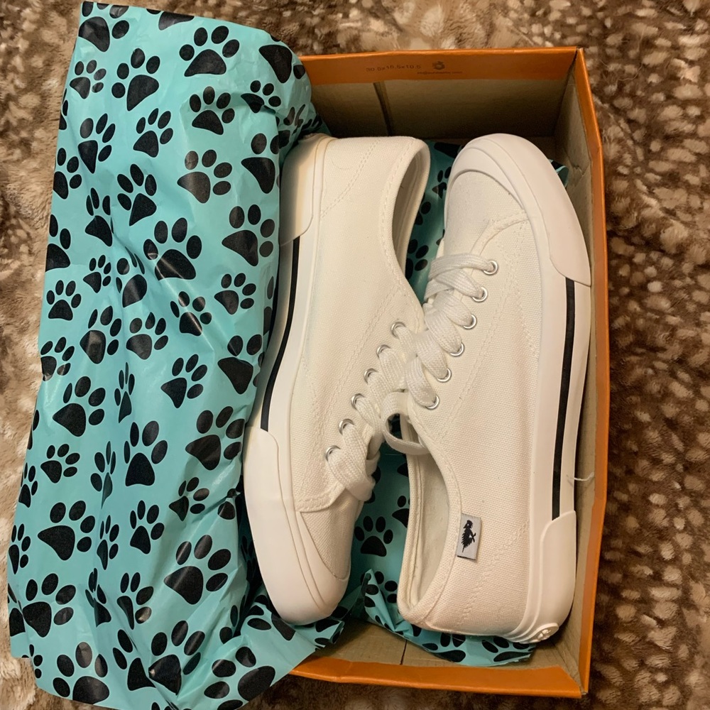 New Rocket Dog Jumpin8a White Canvas Sneaker 9M